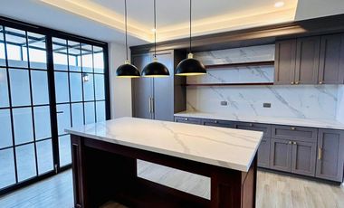 Casa en venta con diseño exclusivo en Fracc. Paseo de la Reina