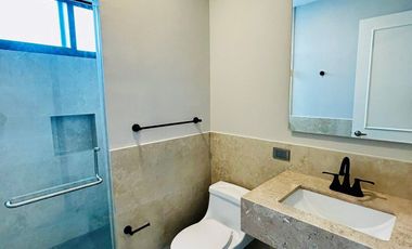 Casa en venta con diseño exclusivo en Fracc. Paseo de la Reina