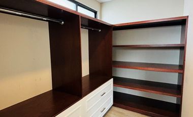 Casa en venta con diseño exclusivo en Fracc. Paseo de la Reina