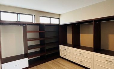 Casa en venta con diseño exclusivo en Fracc. Paseo de la Reina