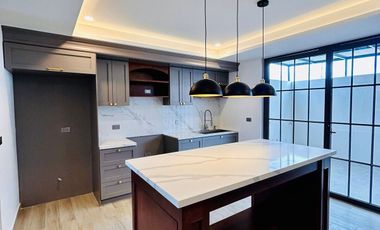 Casa en venta con diseño exclusivo en Fracc. Paseo de la Reina