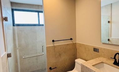 Casa en venta con diseño exclusivo en Fracc. Paseo de la Reina