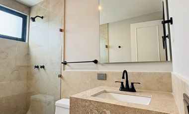 Casa en venta con diseño exclusivo en Fracc. Paseo de la Reina