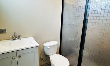 Casa en venta con diseño exclusivo en Fracc. Paseo de la Reina