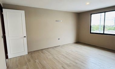Casa en venta con diseño exclusivo en Fracc. Paseo de la Reina