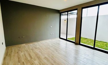 Casa en venta con diseño exclusivo en Fracc. Paseo de la Reina