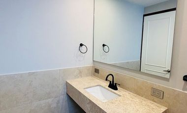 Casa en venta con diseño exclusivo en Fracc. Paseo de la Reina
