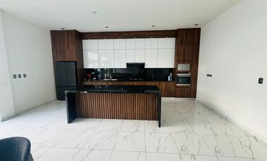 Casa en Venta en La Encomienda, Escobedo, 4 Recámaras, Alberca y Frente a Parque