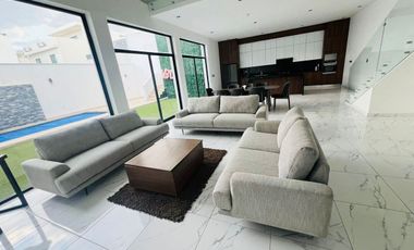 Casa en Venta en La Encomienda, Escobedo, 4 Recámaras, Alberca y Frente a Parque