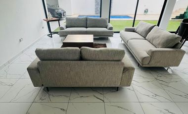 Casa en Venta en La Encomienda, Escobedo, 4 Recámaras, Alberca y Frente a Parque