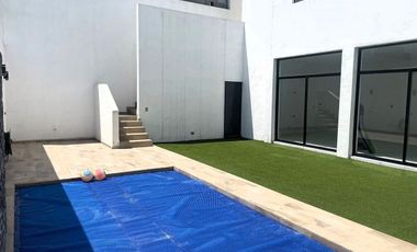 Casa en Venta en La Encomienda, Escobedo, 4 Recámaras, Alberca y Frente a Parque
