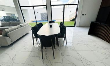 Casa en Venta en La Encomienda, Escobedo, 4 Recámaras, Alberca y Frente a Parque