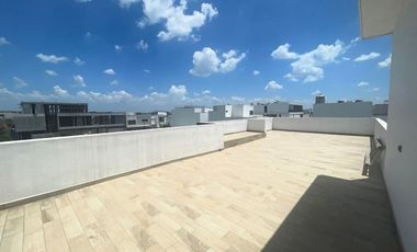 Casa en Venta en La Encomienda, Escobedo, 4 Recámaras, Alberca y Frente a Parque