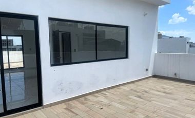 Casa en Venta en La Encomienda, Escobedo, 4 Recámaras, Alberca y Frente a Parque