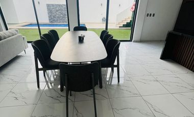 Casa en Venta en La Encomienda, Escobedo, 4 Recámaras, Alberca y Frente a Parque