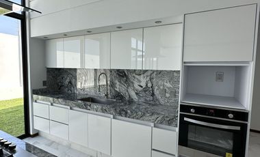 Casa en Venta en Valle Imperial dentro de coto