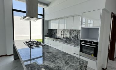 Casa en Venta en Valle Imperial dentro de coto