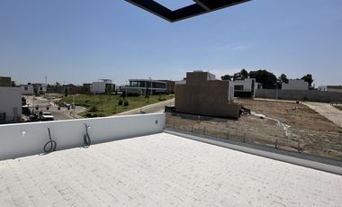 Casa en Venta en Valle Imperial dentro de coto