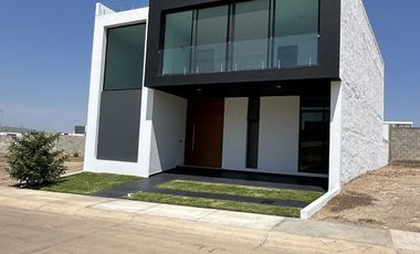 Casa en Venta en Valle Imperial dentro de coto