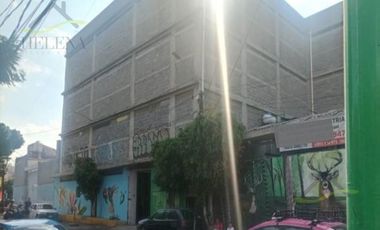Bodega a pie de calle en una superficie de 14m x 14m