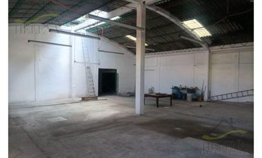 Bodega a pie de calle en una superficie de 14m x 14m