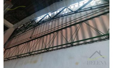 Bodega a pie de calle en una superficie de 14m x 14m