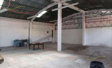 Bodega a pie de calle en una superficie de 14m x 14m