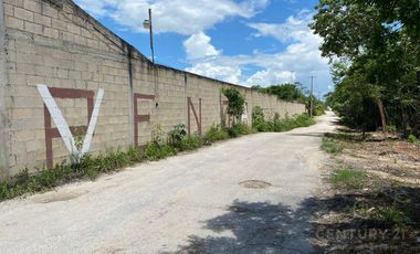 Terreno en RENTA bardeado cerca de Av. Lopez Portillo C3888
