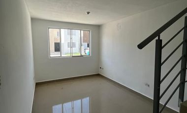 Casa en Renta de 2 niveles en Valle la Rioja, Apodaca, Nuevo León