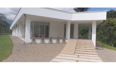 ESPECTACULAR CASA EN VENTA/ARRIENDO CERCA A VILLAVICENCIO STA TERESITA