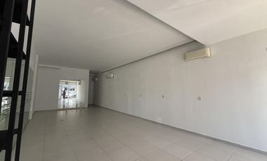 PLAZA SANTA ANA, Local comercial en RENTA de 80 m2