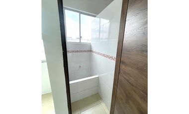 Amplio local de 79 m2 en lamos Norte sobre la calle 72!!