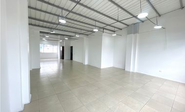 Amplio local de 79 m2 en lamos Norte sobre la calle 72!!