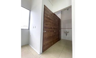 Amplio local de 79 m2 en lamos Norte sobre la calle 72!!