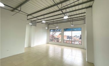 Amplio local de 79 m2 en lamos Norte sobre la calle 72!!