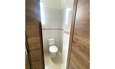 Amplio local de 79 m2 en lamos Norte sobre la calle 72!!