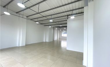 Amplio local de 79 m2 en lamos Norte sobre la calle 72!!