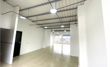 Amplio local de 79 m2 en lamos Norte sobre la calle 72!!