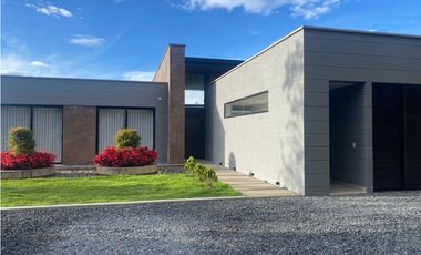 CASA EN ARRIENDO Y VENTA SECTOR EL ESCOBERO - ENVIGADO