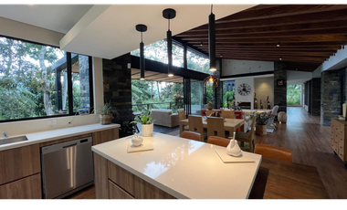 casa campestre con 325 m2  unidad cerrada en el capiro Rionegro