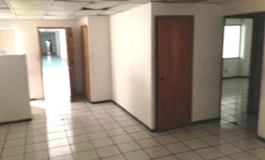 Se vende súper bodega-oficina en Tacubaya, uso de suelo amplio