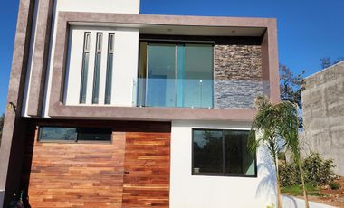 Casa en Venta  Altozano Fraccionamiento privado, Recamara en PB