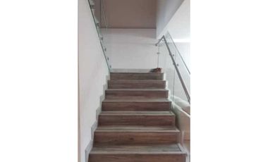 VENTA  CASA CON PISCINA EN LA ALAMEDA