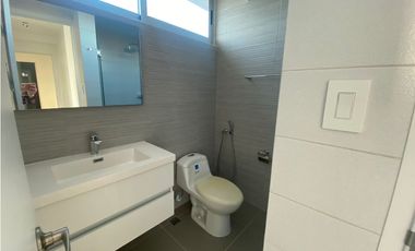 SEA CONFIABLE VENDE APARTAMENTO PH ALTAMIRA 3 RECAMAS