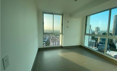SEA CONFIABLE VENDE APARTAMENTO PH ALTAMIRA 3 RECAMAS