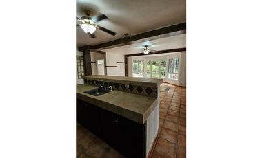 SE VENDE CASA EN BRISAS DEL GOLF - URB. LA MONTAÑESA