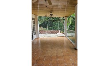 SE VENDE CASA EN BRISAS DEL GOLF - URB. LA MONTAÑESA