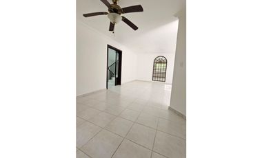 SE VENDE CASA EN BRISAS DEL GOLF - URB. LA MONTAÑESA