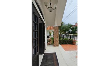 SE VENDE CASA EN BRISAS DEL GOLF - URB. LA MONTAÑESA