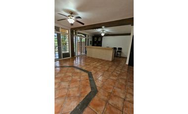 SE VENDE CASA EN BRISAS DEL GOLF - URB. LA MONTAÑESA
